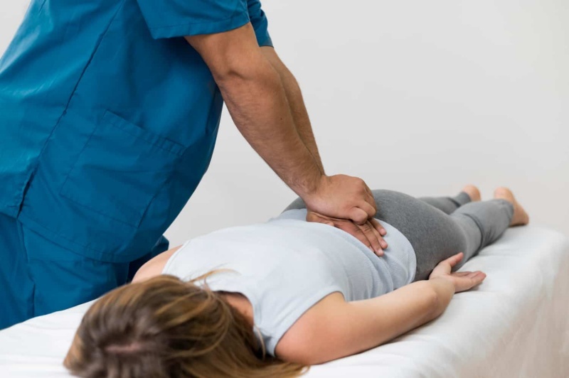 Trattamento osteopatico con terapia