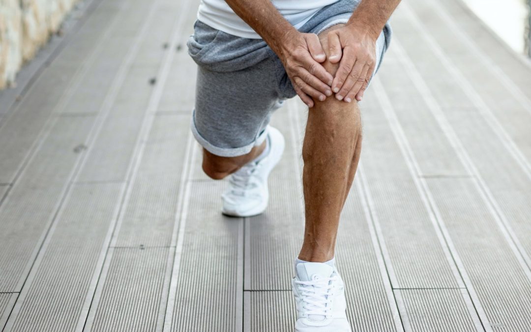 Artrosi al ginocchio: fattori rischio, sintomatologia e benefici del trattamento osteopatico non invasivo